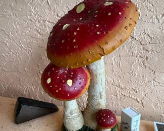 Decorative Resin Mushroom Garden Sculpture
