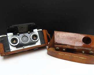 Vintage Stereo Realist Stereoscope Camera in Leather Case