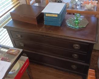 Lane cedar blanket chest