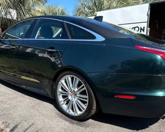 Jaguar XJR fourth image