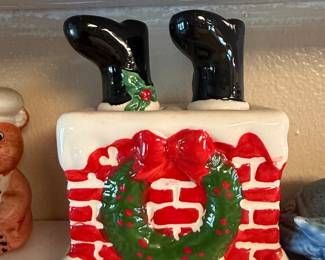 Vintage Giftco Santa Going Down the Chimney Salt and Pepper Shaker Set