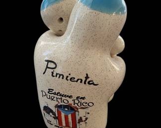 Puerto Rico Souvenir Hugging Figures Salt and Pepper Shakers second image