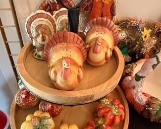 Thanksgiving Tiered Tray Decor Set with Ceramic Salt and Pepper Shakers