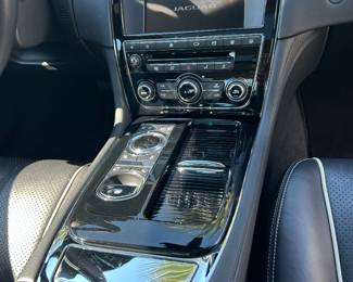 Jaguar XJR B second image