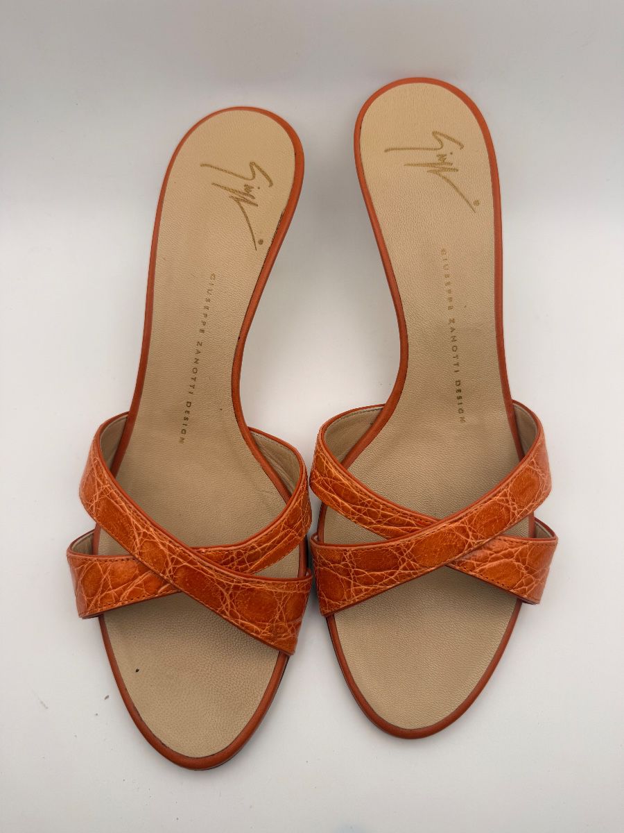 Giussppe Zanotti kitten heels snakeskin orange 