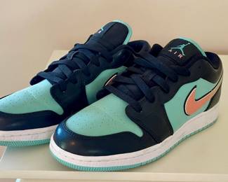 Air Jordan "Tropical Twist" Sneakers