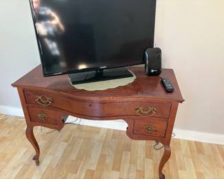 Small Lamp Table or Desk or? With Flat Screen TV