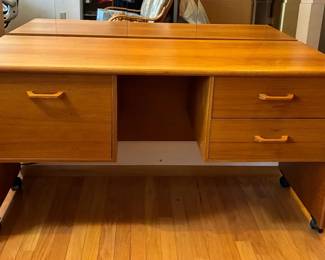 Desk On Wheels