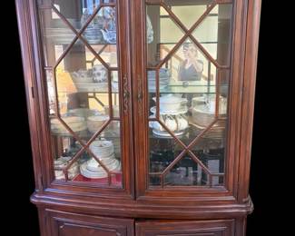Traditional Elegant Mahogany China Cabinet