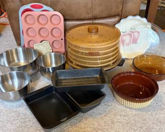 Waring Dehydrator with Sunbeam Bowls  More