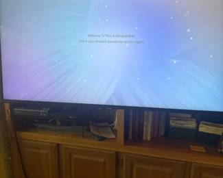 Samsung 44 Smart TV And Sound Bar