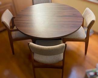 Ironck 47 Round Table With Storage  Four Chairs