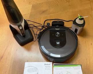 iRobot Roomba i7 Vacuum with Charger and Extras