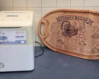 Zojirushi Home Bakery Bread Maker  Huge Turkey Cutting Board