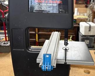 Black  Decker 7 12 Power Band Saw