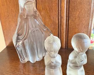 Fenton Praying Children Viking Hand Made Virgin Mary Statue