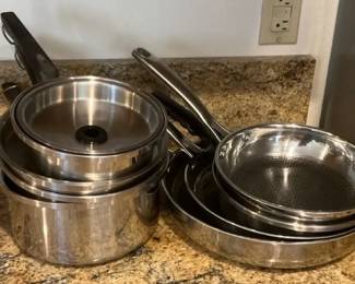 Inducore Skillets With Saucepans