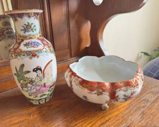 Guan Zhou Chinese Vase With Footed Bowl