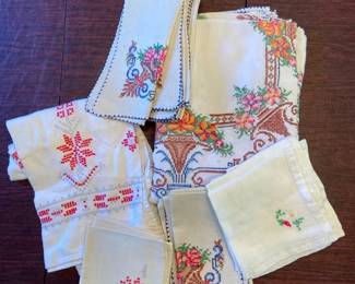 Crossstitched Tablecloth Napkins With Embroidered Napkins