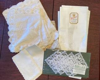 Erinore Irish Linen Napkins Irish Lace Embroidered Floral Napkins Lace Piece