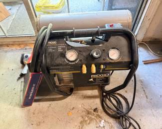Ridgid 135 PSI Air Compressor With Accessories