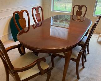 Queen Ann Style Dining Room Table Six Chairs