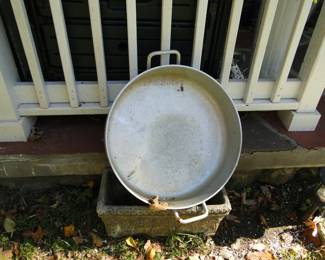 Aluminum pot and cement planter