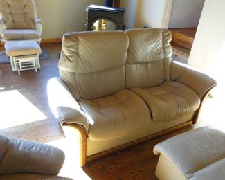 Stressless loveseat