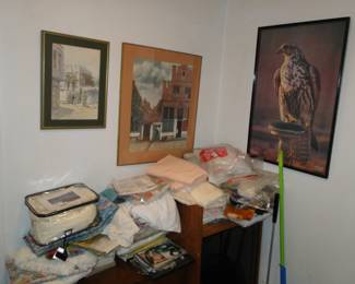 Linens, art