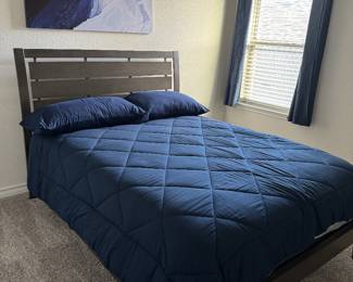 Queen bed, Mattress & Bedding $195