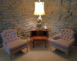 Capodimonte porcelain table lamp, arm chairs
