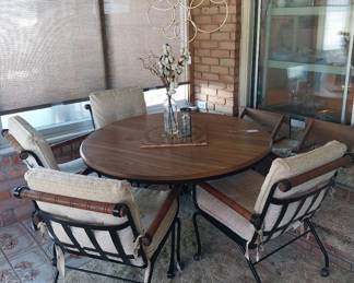 round Woodard wood top table w/rolling chairs