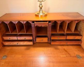 Beautiful antique 18th Century American Chippendale maple wood secretary desk/writing bureau