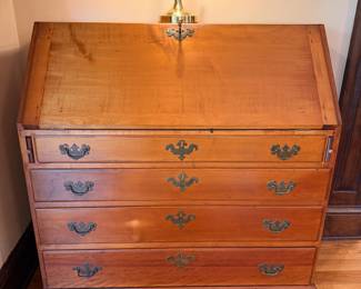 Beautiful antique 18th Century American Chippendale maple wood secretary desk/writing bureau