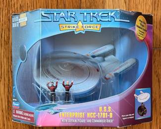 New Unopened vintage Star Trek U.S.S. Enterprise NCC-1701-D w/ Captain Picard and Commander Riker