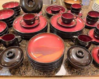 Very cool Mid Century Modern Coupe and Rim Lines dinnerware set by Heath Ceramics, featuring pieces w/ the Redwood and Mojave glazes
