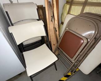 Many folding chairs - plastic and metal