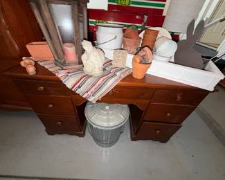 Desk and more garden items