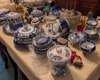 FT THOMAS ESTATE SALE.SHOP TIL YOU DROP