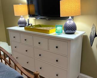 8-drawer dresser, tv, lamps