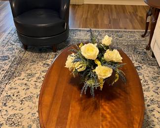 Broyhill oval coffee table, floral arrangement