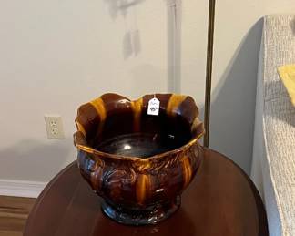 Broyhill oval end table, brass finish floor lamp