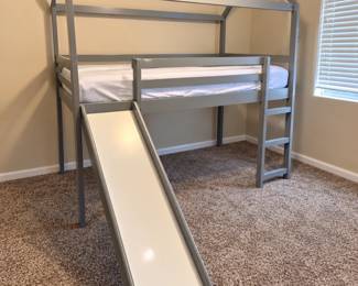 Twin fort bed with slide. No mattress. Bring tools to disassemble
