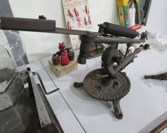 Remington Arms cast iron trap thrower