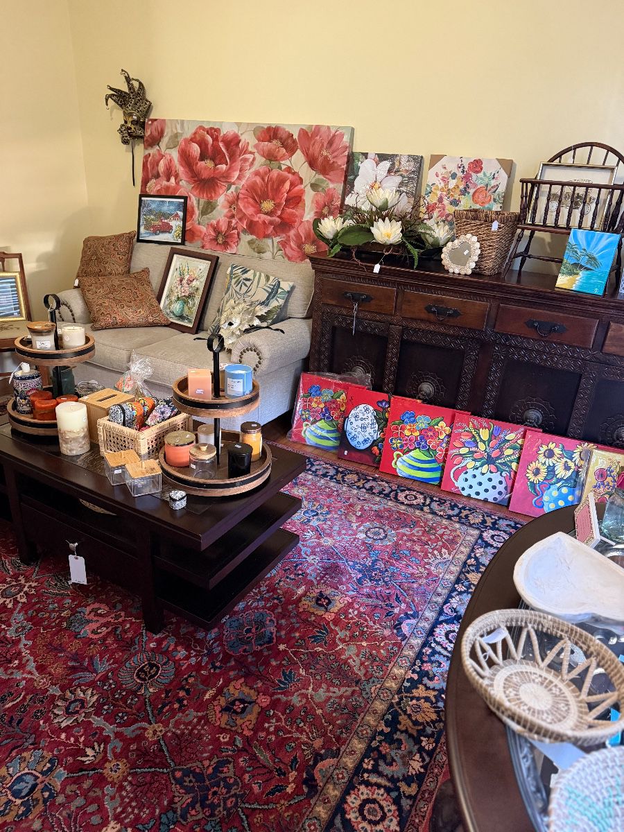 Living room, furniture, rugs, art candles
