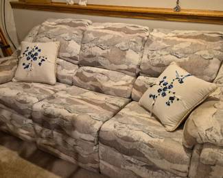 Couch that reclined