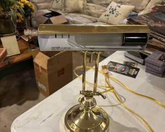 Desk lamp