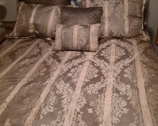 Queen sleigh bed