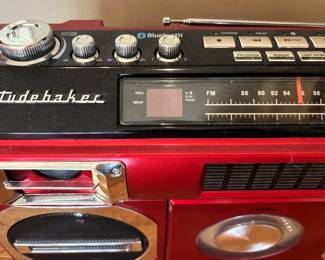 Studebaker AM/FM, CD stereo player.
