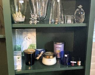 Assorted glassware.